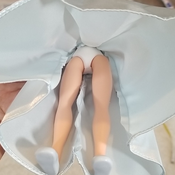 Disney Collection Cinderella Poseable Doll - Picture 7 of 8